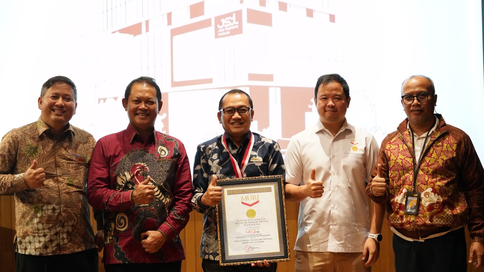 hutama-karya-melalui-anak-usaha-hutama-marga-waskita-raih-rekor-muri-sebagai-tempat-istirahat-dan-pelayanan-jalan-tol-pertama-yang-memiliki-galeri-budaya