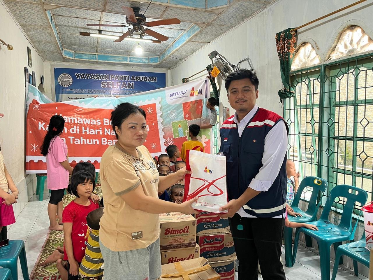 berbagi-kasih-indahnya-natal-dan-tahun-baru-20242025