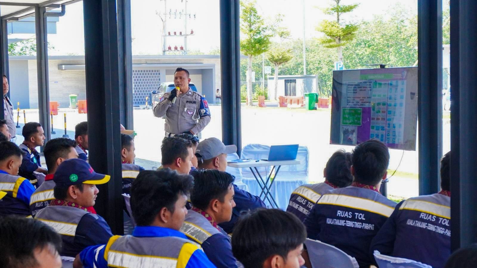 tingkatkan-kompetensi-dalam-berkendara-hamawas-gelar-pelatihan-safety-and-defense-driving-kepada-petugas-lalu-lintas-layanan-operasi-tol-kutepat